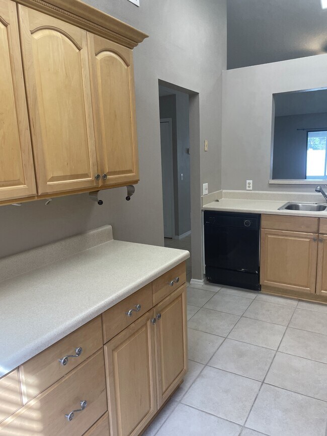 Foto del edificio - 223 Arbor Cir