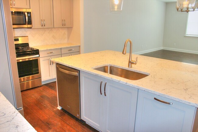 Foto del edificio - Gorgeous 2 Bedroom Town Home with Dual Mas...