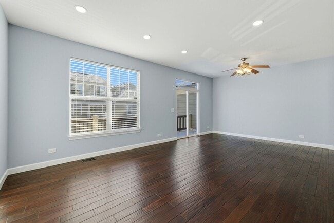 Building Photo - 218 Goldenrod Dr