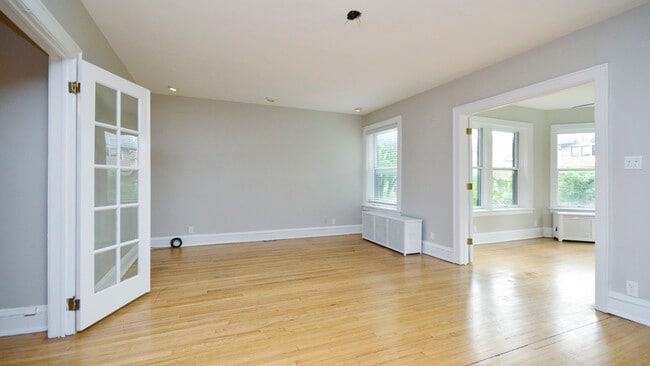 Building Photo - 3432 N Bosworth Ave