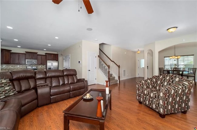 Building Photo - 2527 Milum Rd