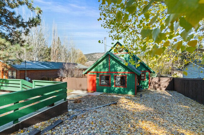 Building Photo - 1025 E Country Club Blvd