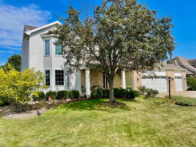 Foto del edificio - 10526 Willow Creek Dr
