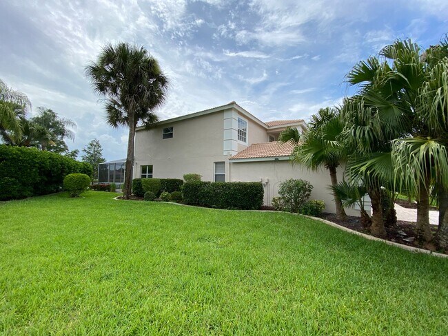 Building Photo - Huge 5 Bedroom Pool Home Available Now