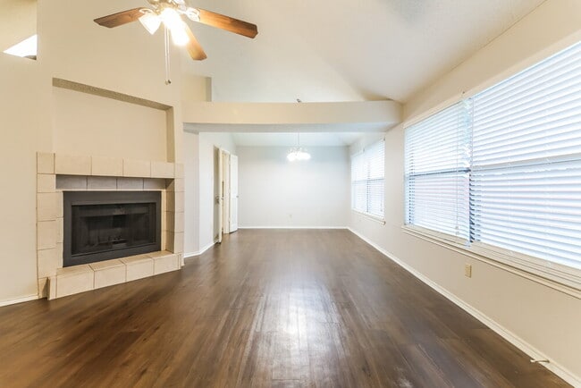 Foto del edificio - 3702 Knights Bridge Dr