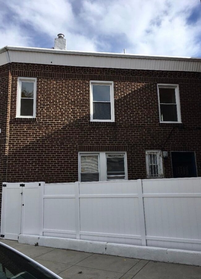 Building Photo - 2801 S 16th St