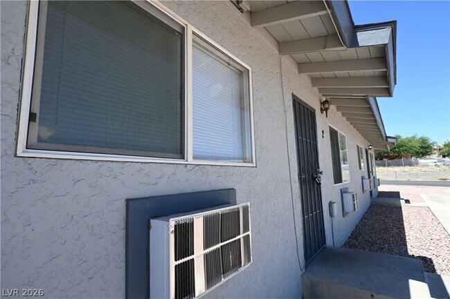 Building Photo - 320 N 16th St