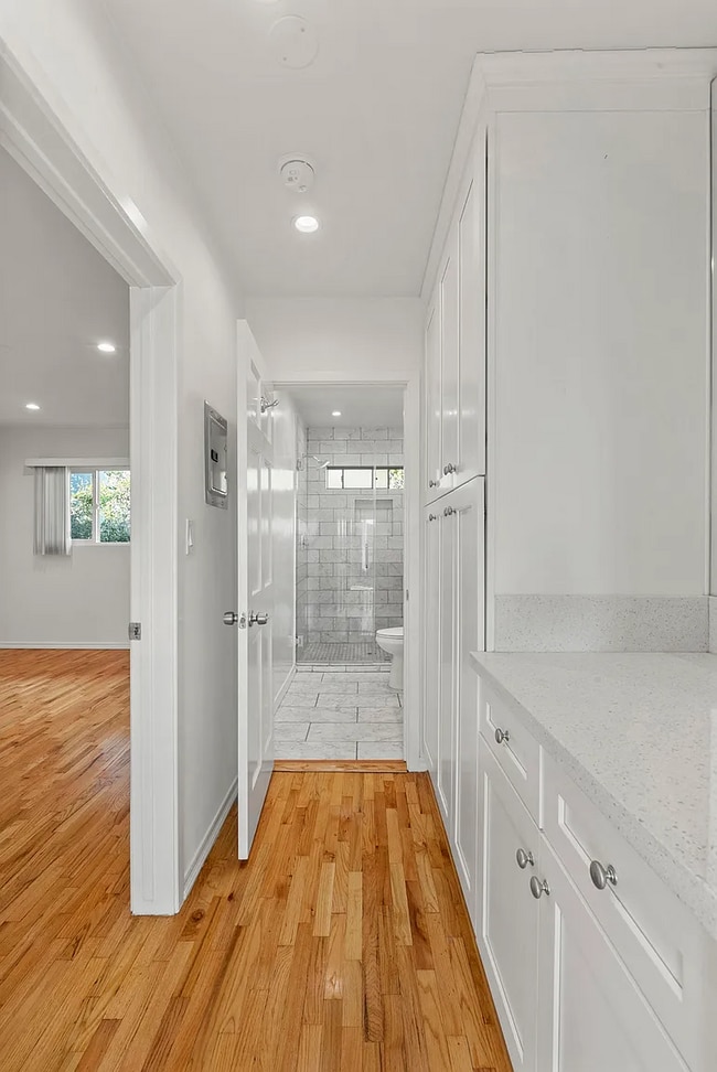 Building Photo - Beautiful clean/private building in one of...