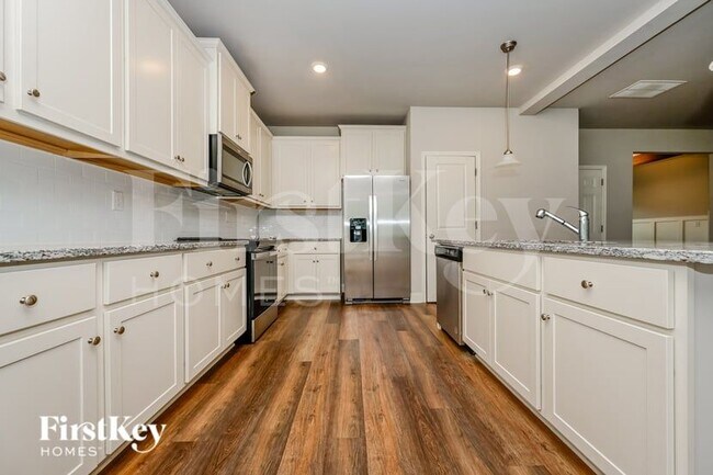 Foto del edificio - 215 Cheshire Dr