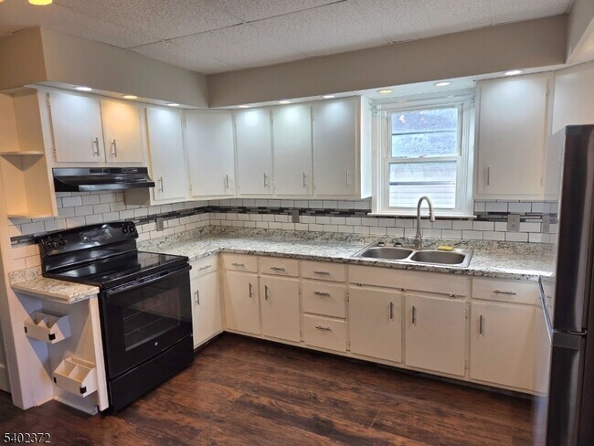 Foto del edificio - 150 Center St