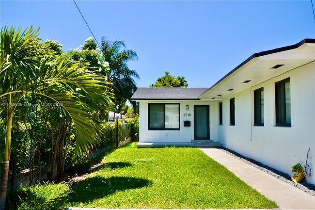 Foto del edificio - 3018 SW 25th Terrace