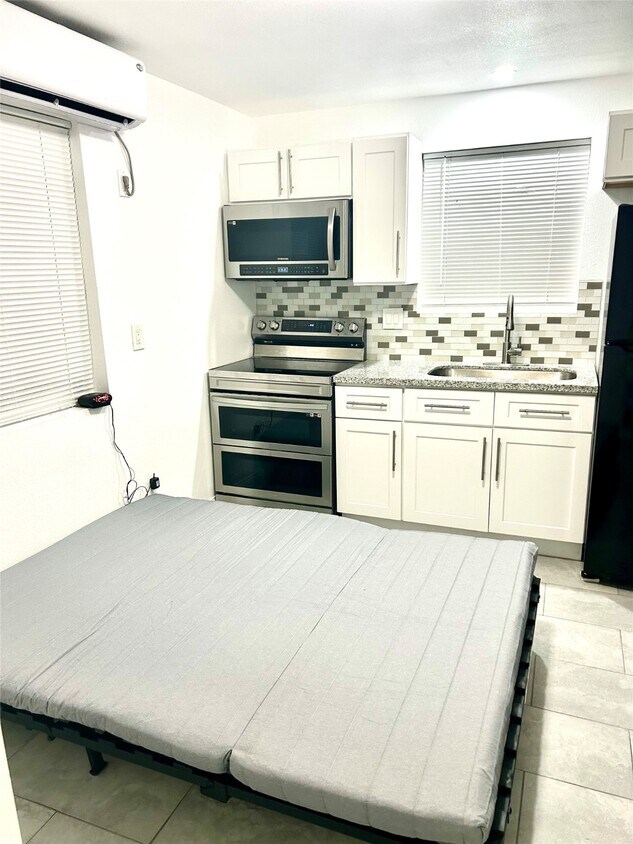 Foto principal - 8006 Avenue B