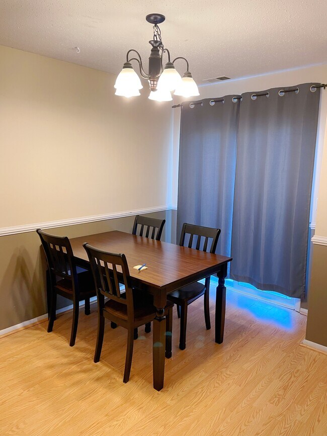 Foto del edificio - 4307 Whispering Hls