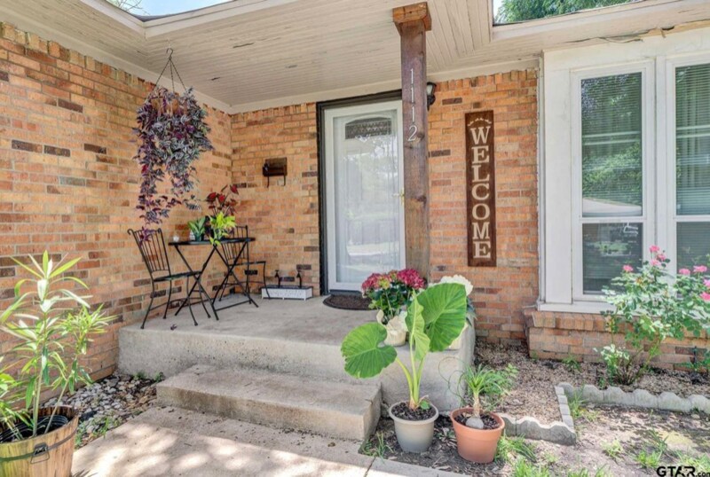 Primary Photo - 1112 N Azalea Dr
