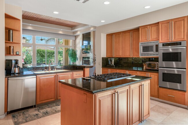 Building Photo - 9 Varsity Cir