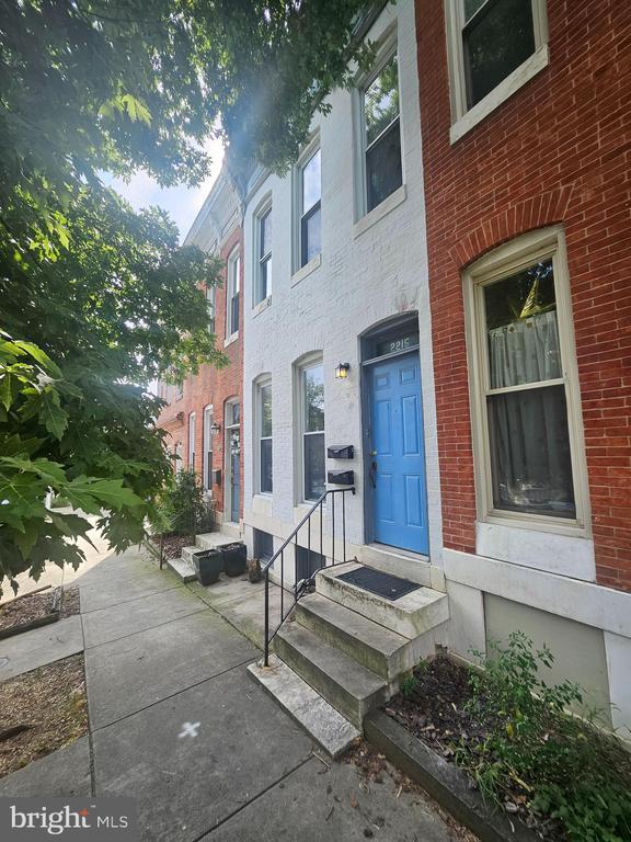 Building Photo - 2215 E Fairmount Ave