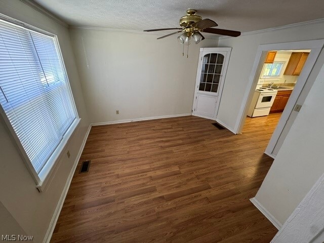 Foto del edificio - 12835 Painesville Warren Rd