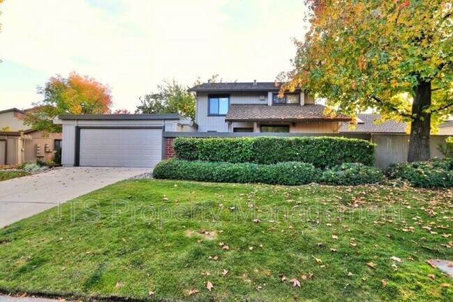 Building Photo - 8868 Bluff Ln
