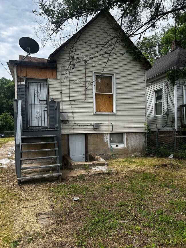 Foto del edificio - 5657 Roosevelt Pl