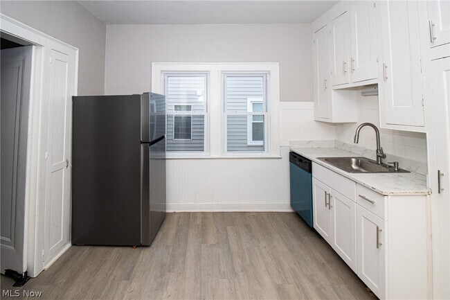 Building Photo - 2119 Lewis Dr