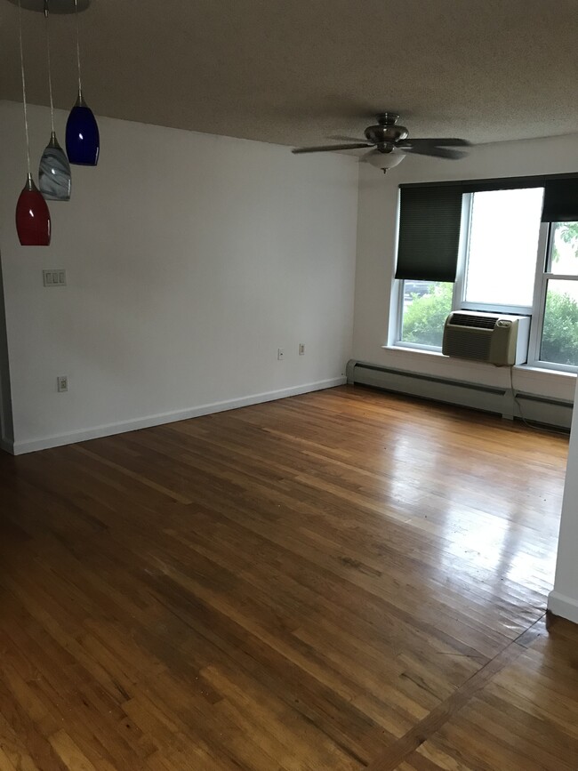 Living Room - 184 Pequot Ave