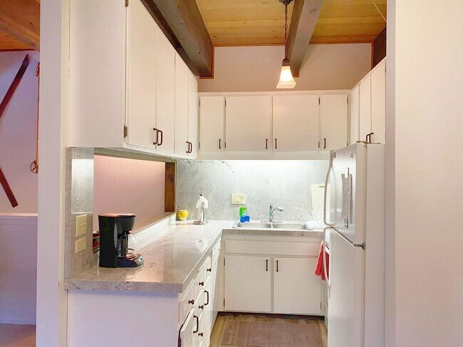 Foto del edificio - 3 Bedroom Condo w a Summer Pool - Blocks from Incline Beach!!