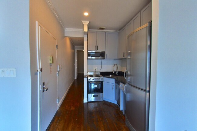 Foto del edificio - 722 Tenth Avenue (49th & 50th St), #3D