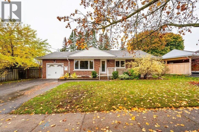 Photo du bâtiment - 543 Dunbar Rd