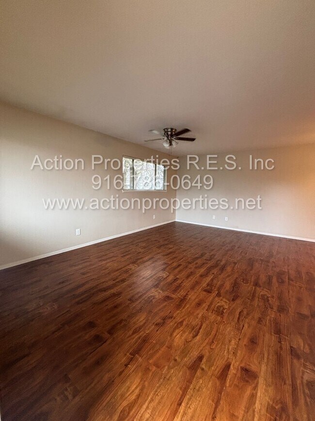 Foto del edificio - Action Properties RES Inc: offering Availabilities Roseville Greens Condo, single level 2 bedroom...
