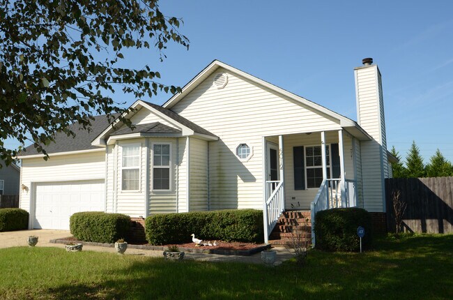 Foto del edificio - HUGE DETACHED GARAGE with 12' Door! 3 Bed/...