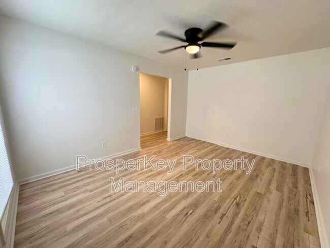 Foto del edificio - 5939 Hunter Rd