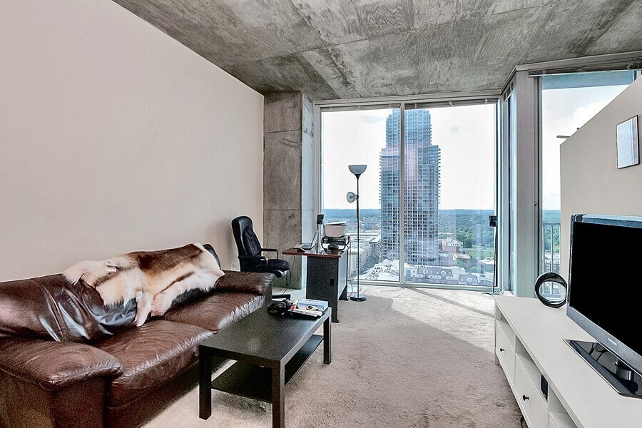 Building Photo - The Avenue Condominium For Rent