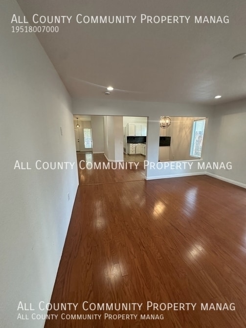 Foto del edificio - 1857 Creekside Dr