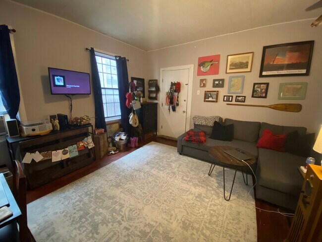 Foto del edificio - 1417 E Columbia Ave