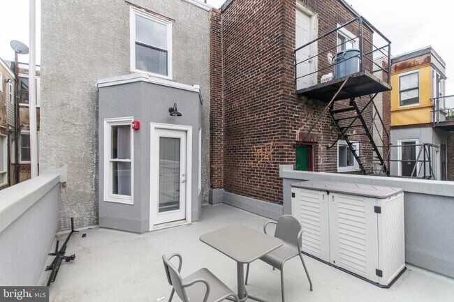 Photo - 2817 W Girard Ave Apartment