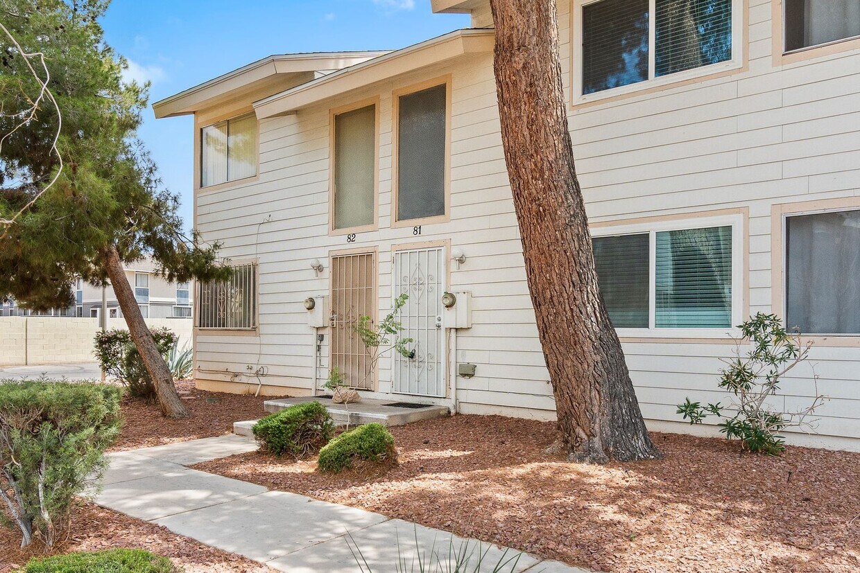 Primary Photo - 1 Bedroom Townhouse With Hardwood Flooring...