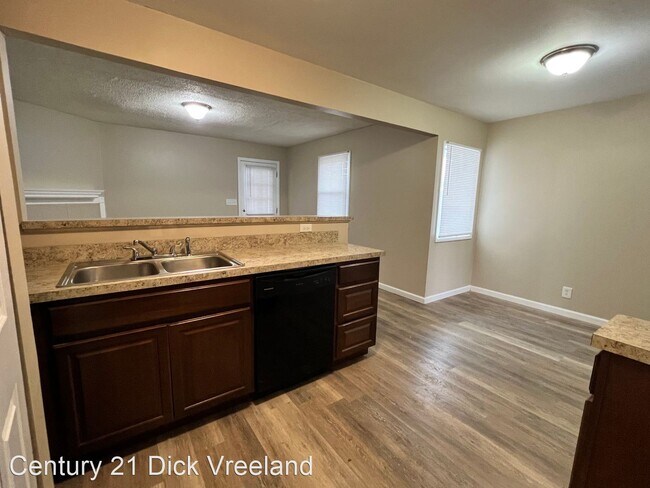 Building Photo - 3 br, 1 bath House - 349 Knollwood Cir.