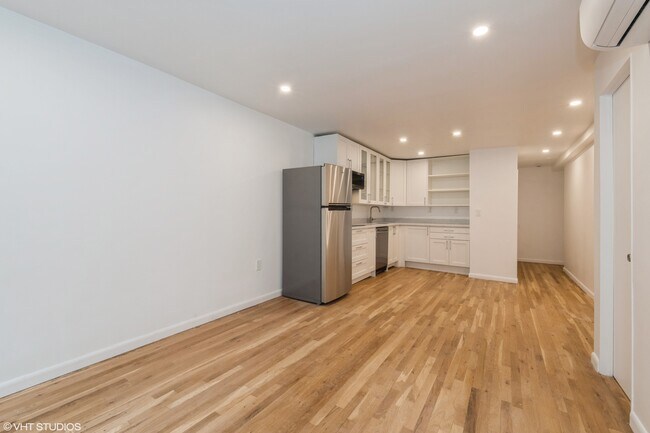 Building Photo - 34 E 20th St