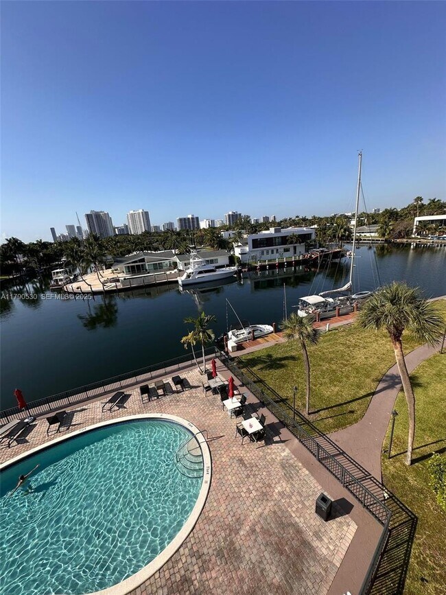 Building Photo - 301 Golden Isles Dr