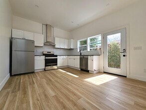 Building Photo - 2711 W 60th St