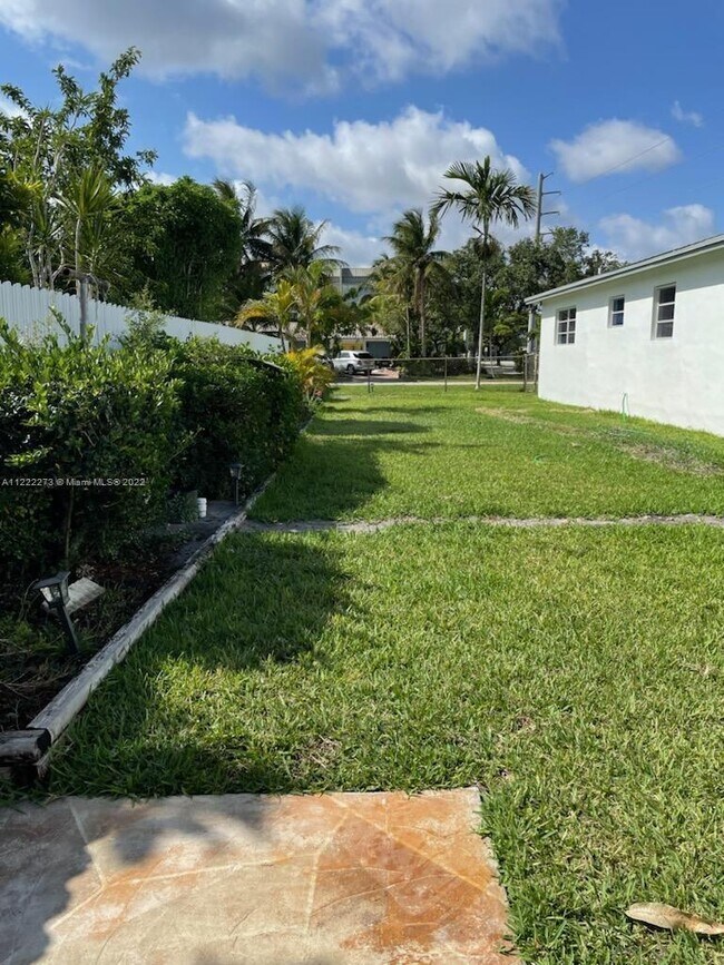 Building Photo - 201 N 56th Ave   Hollywood Fl 33021