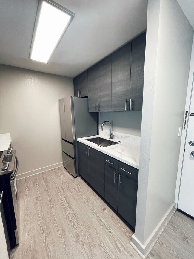 Building Photo - Pet Friendly 1 bed, 1 bath, 1 parking in A...