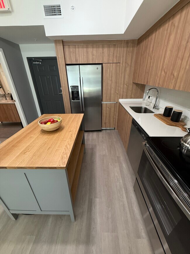 Foto del edificio - 320 NW 157th St