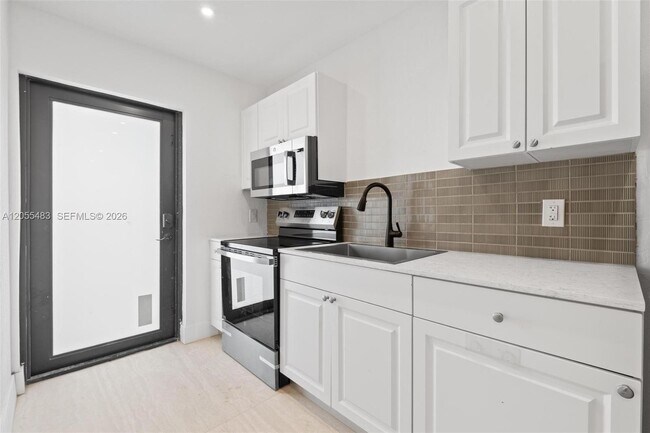 Foto del edificio - 2440 SW 3rd St