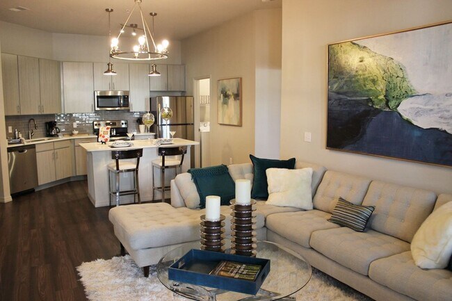 Building Photo - 14011 Shoreside Way