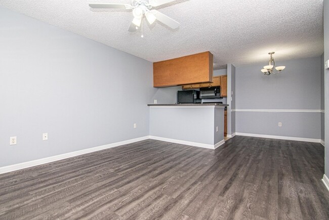 Building Photo - Lake Front - 2nd Floor Corner Unit - 1 Bed...