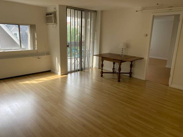 Foto principal - 872 Massachusetts Ave