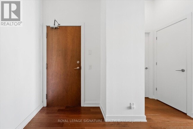 Building Photo - 2220 Lake Shore Blvd W