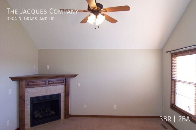 Foto del edificio - 3904 N Grassland Dr