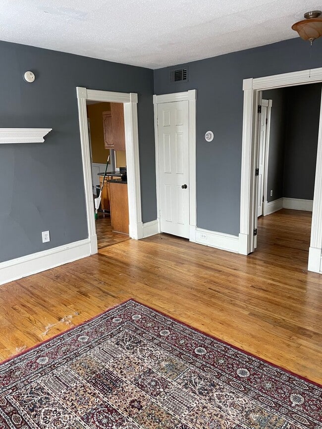 Building Photo - 314 13th Ave NE